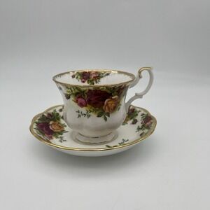Vintage Royal Albert Old Country Roses Teacup‎ & Saucer Set - Bone China